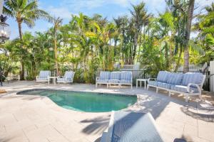 Swimmingpoolen hos eller tæt på Bean Point Bungalow
