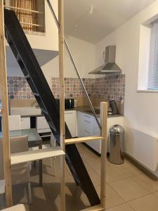 Køkken eller tekøkken på Les Violettes dans la Loire