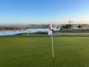 Γήπεδο γκολφ σε αυτή η παραθεριστική κατοικία ή στη γύρω περιοχή