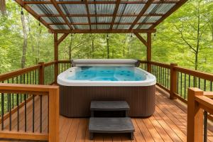 a hot tub on a deck with a pergola at Laurel Valley Mountain Retreat in Townsend