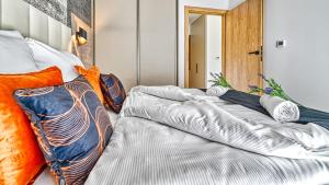 Postel nebo postele na pokoji v ubytování Apartamenty butikowe PINE by Royal Aparts