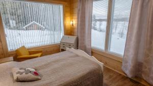 Postel nebo postele na pokoji v ubytování Villa Lehtoniemi with pick-up service by Rovaniemi Insider