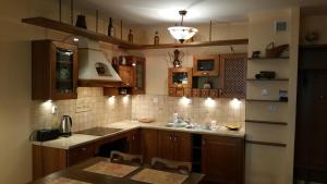 Kuchyňa alebo kuchynka v ubytovaní Apartament Stary Kazimierz - Apartamenty Pod Aniołem