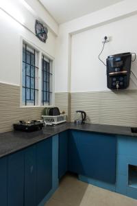 Kuchyň nebo kuchyňský kout v ubytování Chennai Pods Womens Hostel