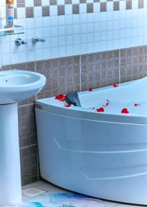 Et badeværelse på Cosy 5 bedroom in Garden city