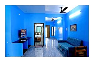 Televiisor ja/või meelelahutuskeskus majutusasutuses Golden Home Stay