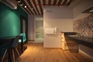 Telewizja i/lub zestaw kina domowego w obiekcie Suites You Zinc