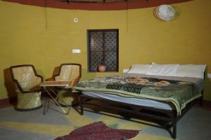 Postel nebo postele na pokoji v ubytování Jodhpur Farms - Farm Stay