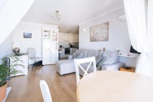 a living room with a couch and a table at Modern 2 Bedroom Apartment in Central Dublin in Dublin