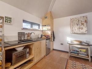 Η κουζίνα ή μικρή κουζίνα στο 1 Bed in Hatherleigh 78087 +10 φωτογραφίες
