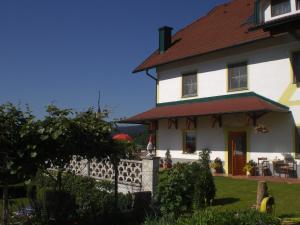 Vonkajšia záhrada v ubytovaní Gasthof-Pension Lamprecht