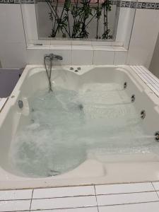 Φωτογραφία από το άλμπουμ του Lovely 1 Bedroom Apartment in East Legon with pool σε Accra