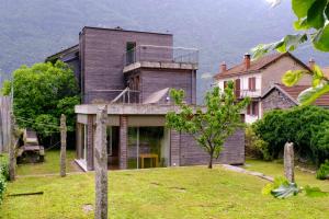a house on a hill with a yard at Ostello Cresciano in Cresciano