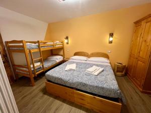 a bedroom with two bunk beds and a ladder at Agriturismo Podere Paradiso in Cutigliano