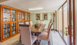 Η βιβλιοθήκη του bed and breakfast +13 φωτογραφίες