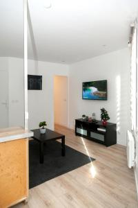 Μια τηλεόραση ή/και κέντρο ψυχαγωγίας στο Cosy deux pièces