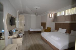 Postel nebo postele na pokoji v ubytování Funda Hotel
