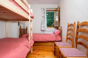 Ένα ή περισσότερα κρεβάτια σε δωμάτιο στο Esencia Pirineos l BQQ l Pisicina l Tenis +21 φωτογραφίες