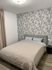 En eller flere senge i et værelse på Harmony Apartments Airport