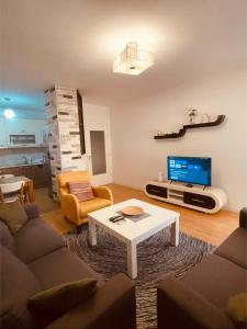 TV a/nebo společenská místnost v ubytování London apartments 2