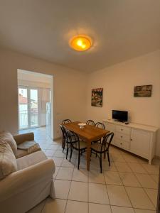 Imagine din galeria proprietății Appartamenti Pellico in centro, a pochi passi dal mare în Cattolica +45 fotografii