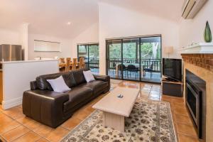 Posezení v ubytování Acorn Delight - Tranquil Retreat by the Golf Course