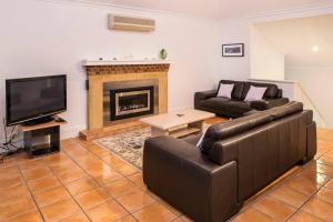 Posezení v ubytování Acorn Delight - Tranquil Retreat by the Golf Course