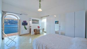 Ένα ή περισσότερα κρεβάτια σε δωμάτιο στο VILLA DI PALMA access to the beach and solarium