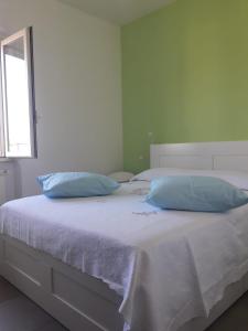 Postel nebo postele na pokoji v ubytování Villetta al mare con ampio giardino privato