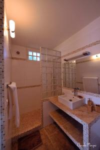 Et badeværelse på VILLA, Domaine de l'Ogliastru + 24 billeder