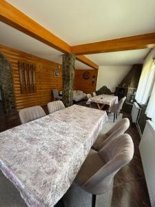 a dining room with a table and chairs at Pensiunea Margareta corp A, Ceahlau in Ceahlău