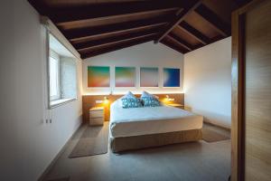 a bedroom with a bed in a room with a window at Reverence Villas Avieira in Carballal