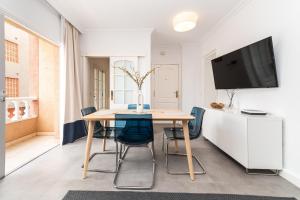 Una televisión o centro de entretenimiento en Profithome Viña Vieja - Boutique Apartment Tenerife