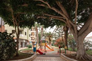 Zona de juegos infantil en Profithome Viña Vieja - Boutique Apartment Tenerife 41 fotos más