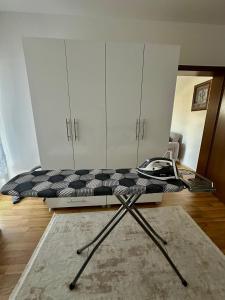a bed in a room with white cabinets at Apartmani Kostić Gračanica-Kosovo in Gracanica