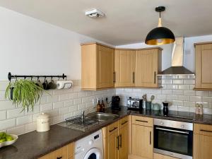 Køkken eller tekøkken på One bedroom flat close to the Tower Bridge + 12 billeder