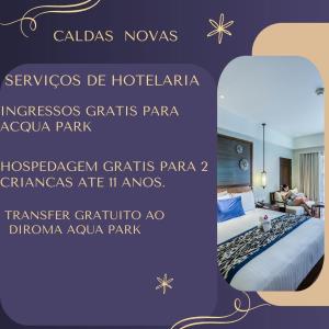 un letto a baldacchino per un hotel con un letto in una camera di CALDAS NOVAS - COM ACESSO GRATUÍTO Ao ACQUA PARK a Caldas Novas