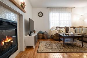 Photo de la galerie de l'établissement Bright & Cozy Cottage in the Heart of Dartmouth, à Halifax