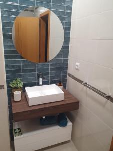 Et badeværelse på O AL da Baixa + 2 billeder