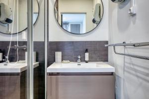 a bathroom with two sinks and a mirror at Frau - 2 suites avec ascenseur à côte de la Cathédrale de Rouen ! in Rouen +24 photos