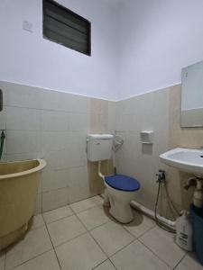 Ένα μπάνιο στο Janaida Homestay Alor Setar +6 φωτογραφίες
