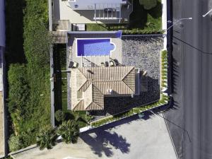 an overhead view of a house with a pool at Villa Menina by Ocvillas in Albufeira