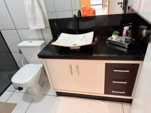 a bathroom with a sink and a toilet at Loft para locação em Calheiros Governador Celso Ramos in Governador Celso Ramos +29 photos