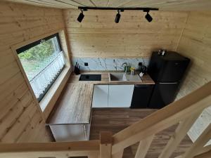 an overhead view of a kitchen in a tiny house at Hortensja 2 in Rusinowo