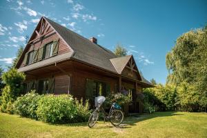 a bicycle parked in front of a house at Dom Marzeń z jacuzzi pod gwiazdami in Kopalino