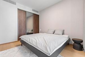 Postel nebo postele na pokoji v ubytování Sky Park Luxury Apartment with Stunning Views