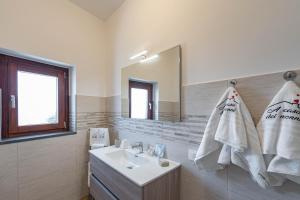 a bathroom with a sink and a mirror at A casa dei nonni in Scala