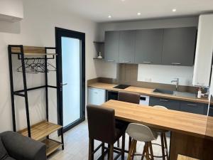 Η κουζίνα ή μικρή κουζίνα στο Location charmante Bassin d'Arcachon La Teste de Buch , Gironde , France