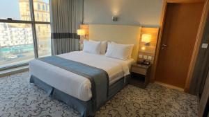 a large bed in a hotel room with a window at فندق الشهباء الفيحاء Hotel Al Shahba Al Faiha Jeddah in Jeddah