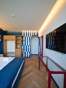 a bedroom with a bed and a tv in a room at SetSail in Vibo Valentia Marina